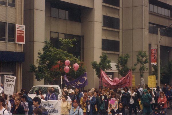 Women&#039;s March Against Poverty - Marching